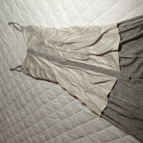 Sienna Sky midi dress - Picture 10 of 13